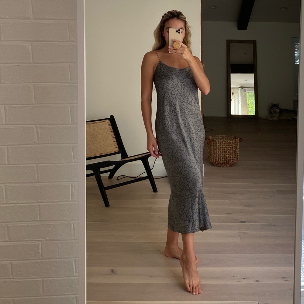 100% Silk Vince Dress - Picture 2 of 3